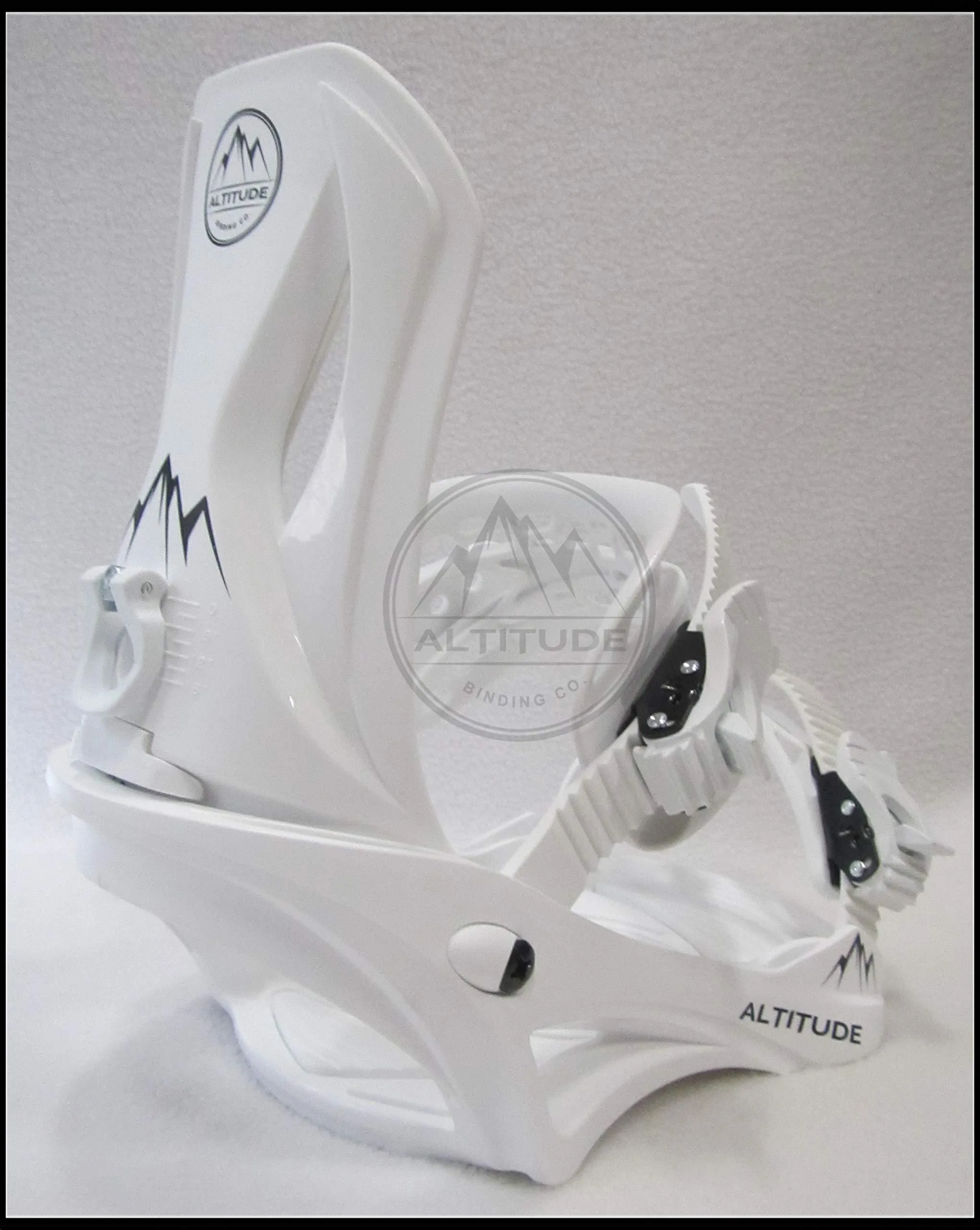 ALTITUDE" Snowboard BINDINGS (White) S/M (Men 5-8 Women 6-9) Compatible with 4X4, Burton 3D, Burton EST