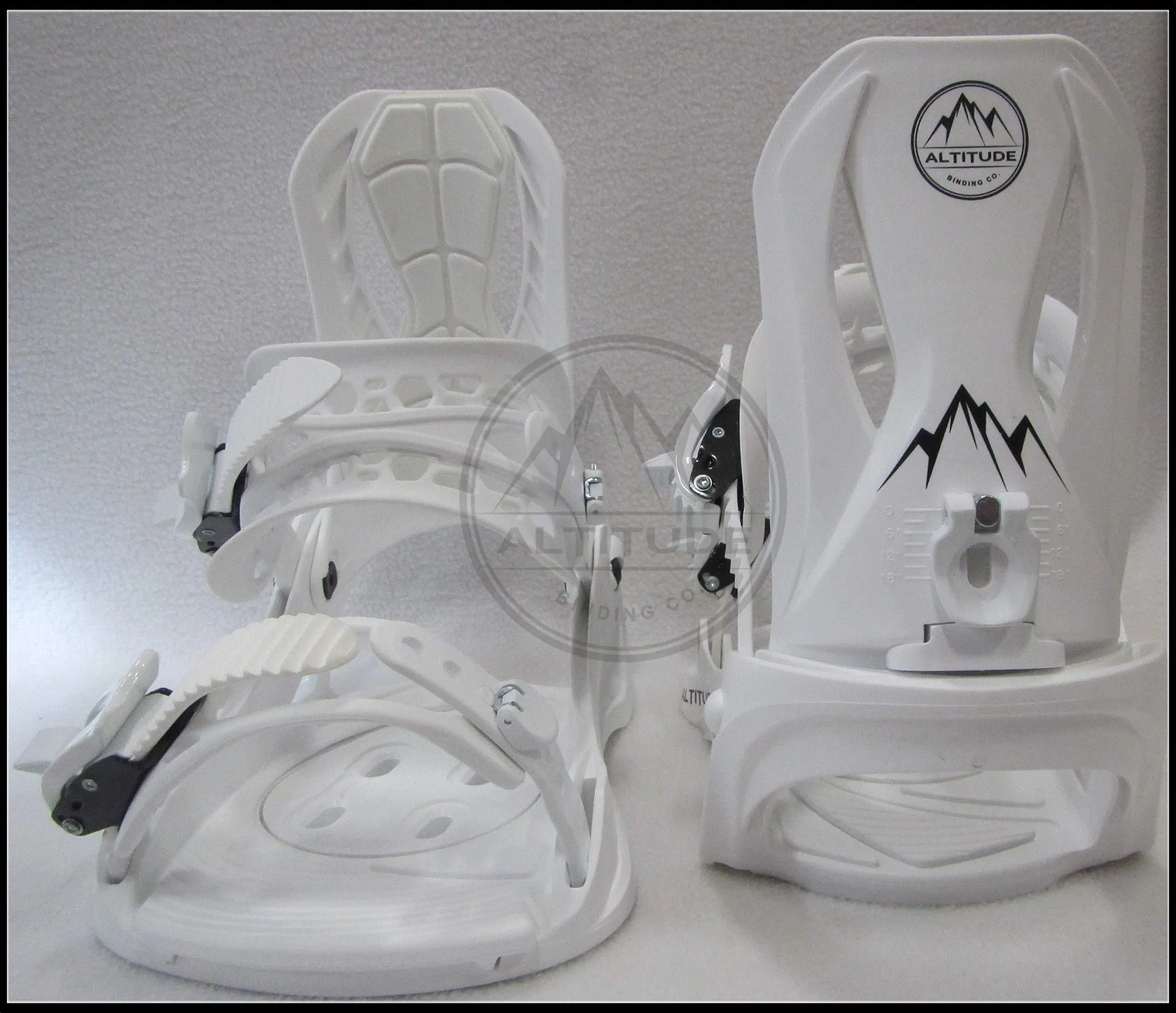 ALTITUDE" Snowboard BINDINGS (White) S/M (Men 5-8 Women 6-9) Compatible with 4X4, Burton 3D, Burton EST