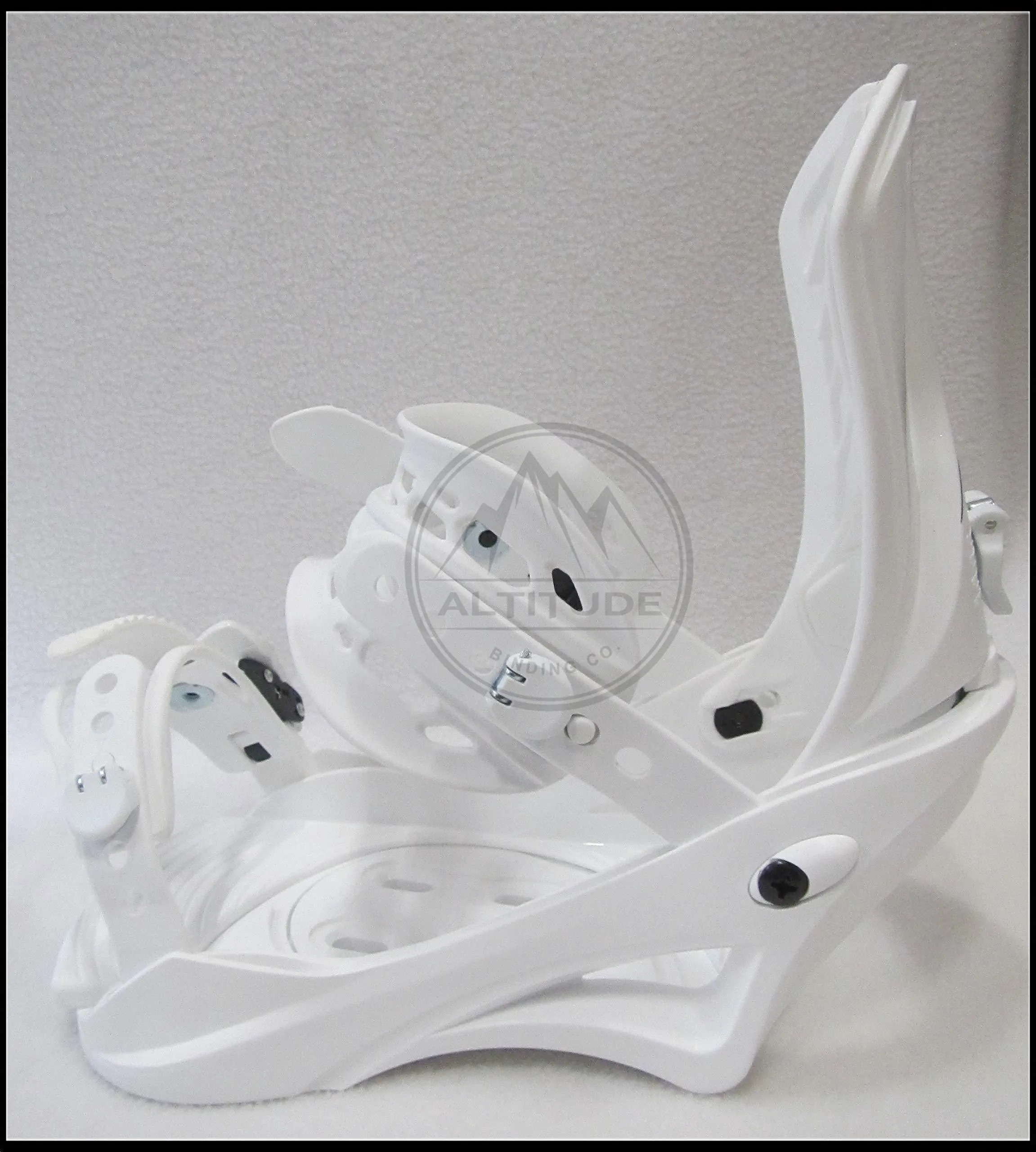 ALTITUDE" Snowboard BINDINGS (White) S/M (Men 5-8 Women 6-9) Compatible with 4X4, Burton 3D, Burton EST